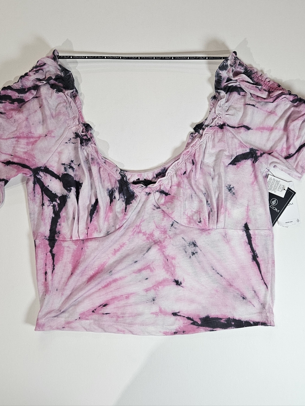 NWT Volcom Crop Top Womens Large Pink Black White Tie Dye Ruched Puff Sleeves